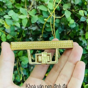 Khóa vặn nẹp đính đá 80 x 30mm